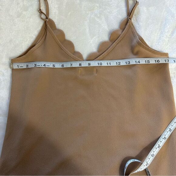 Space 46 tan scalloped v-neck cami size M - Picture 6 of 7